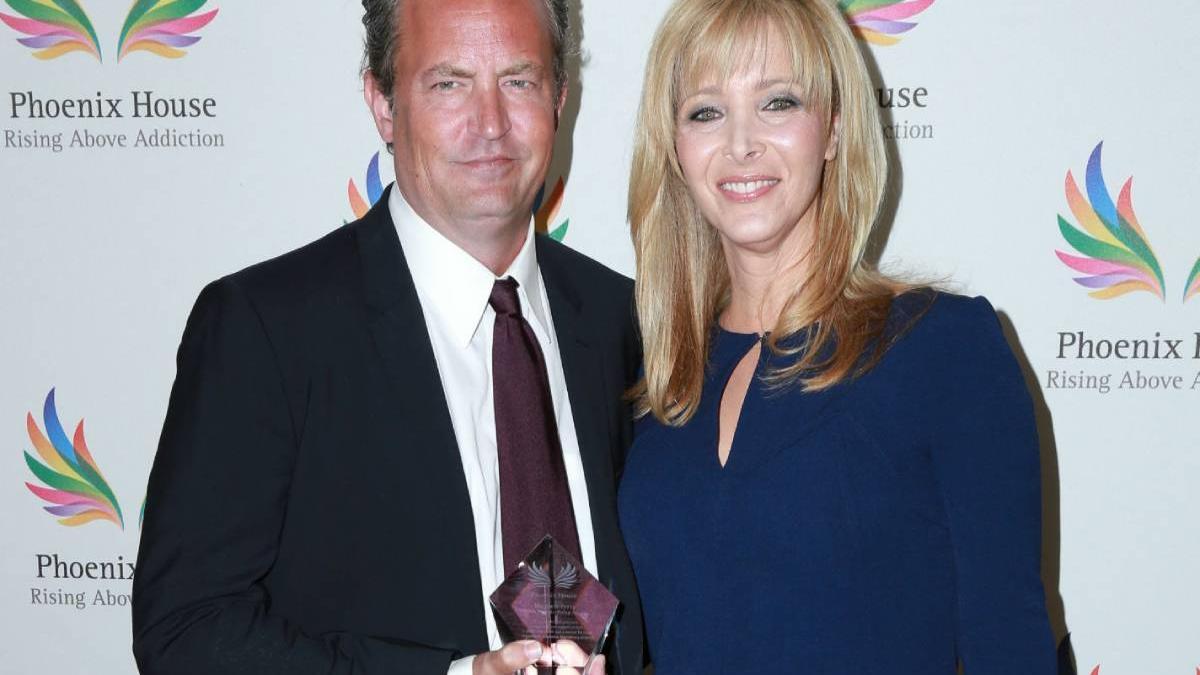 Lisa Kudrow (Phoebe en 'Friends') quiere adoptar al perrito de Matthew Perry