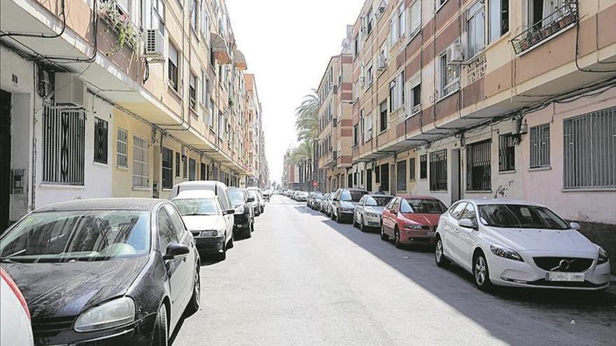 Vecinos de la calle Juan de Austria, plaza Botànic Calduch y alrededores piden medidas para atajar la delincuencia.