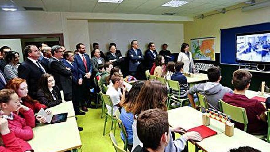Presentación de &quot;Escuelas conectadas&quot; en Infiesto (Asturias).