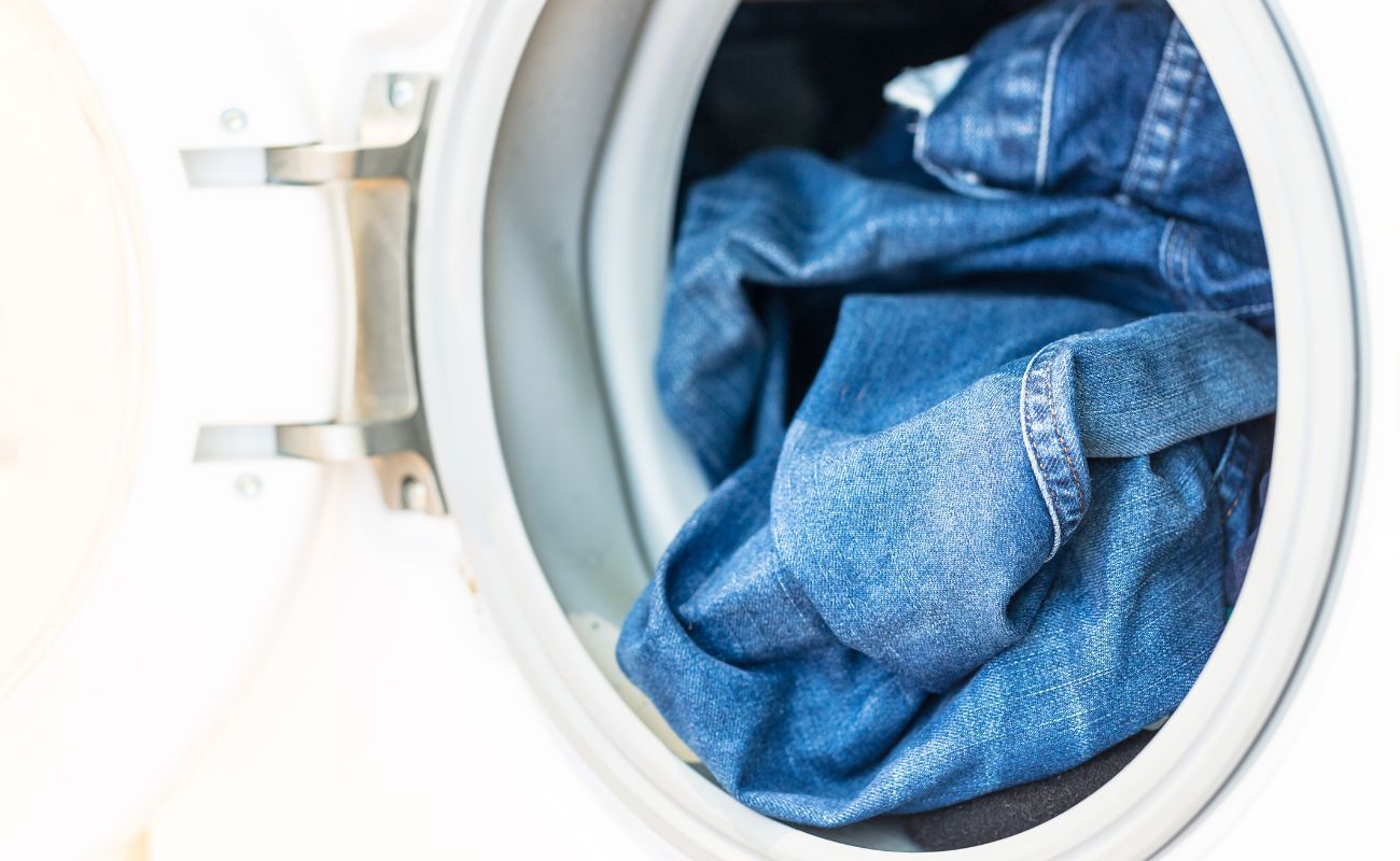 Tips infalibles para lavar tu ropa de mezclilla
