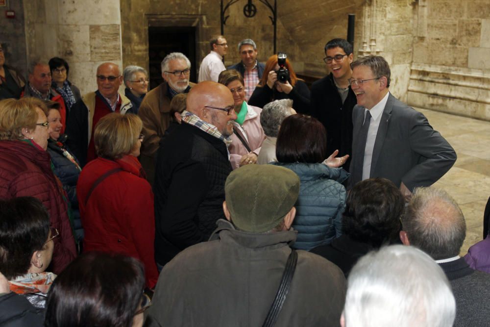 Vecinos de Morella, de visita en el Palau de la Generalitat