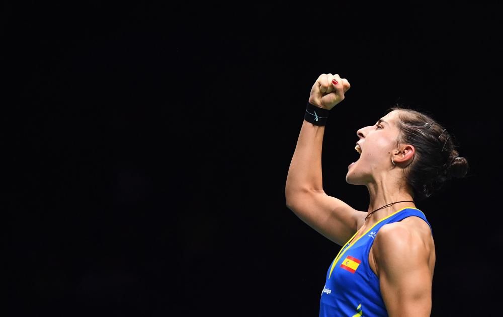 La española Carolina Marín se ha clasificado este sábado para disputar la final del Mundial de Badminton tras ganar a la china He.