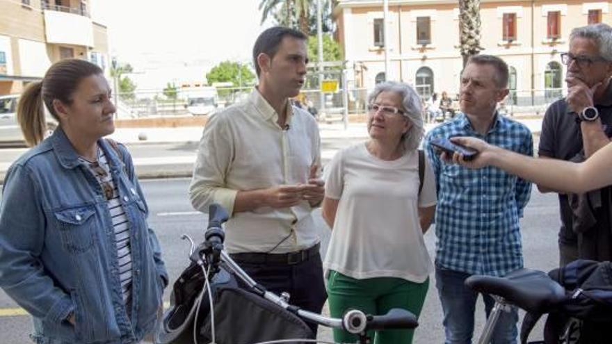 Lorente y miembros de su candidatura, explican su propuesta ayer.