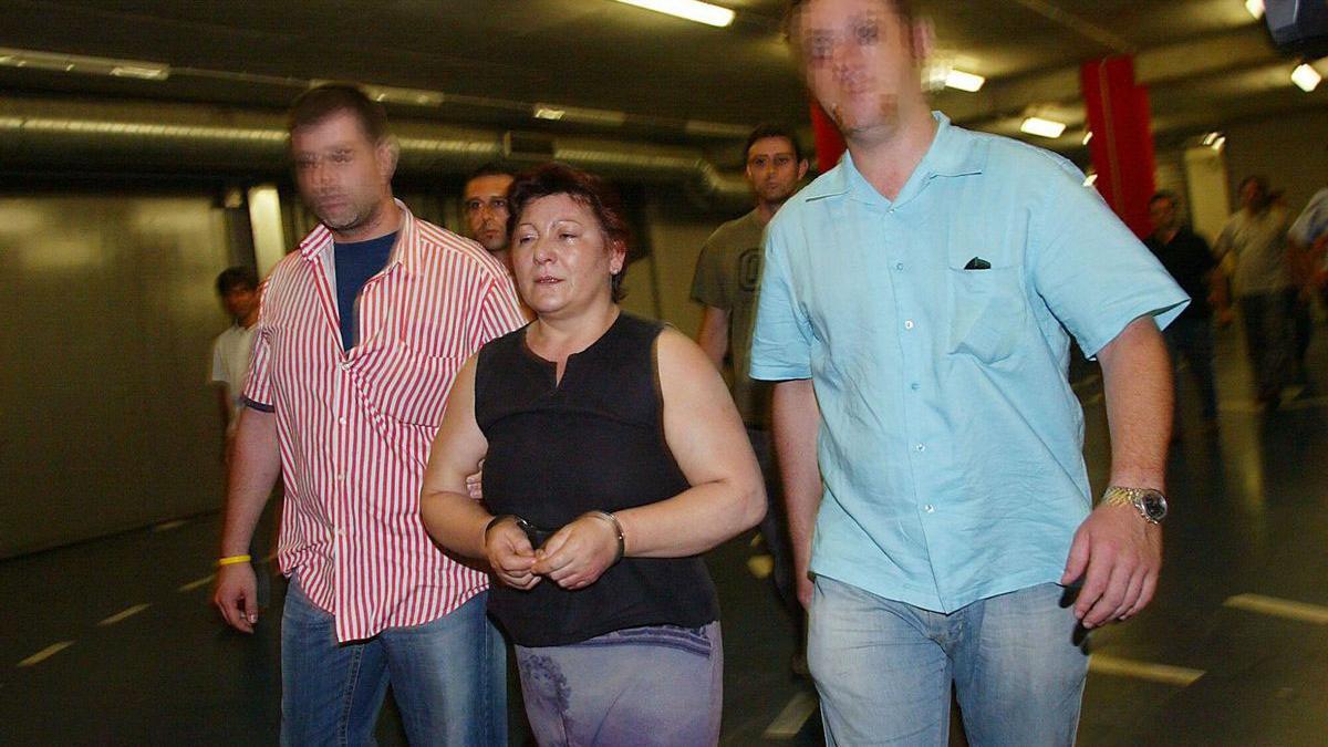 Remedios Sánchez, cuando fue detenida por los Mossos d’Esquadra de la Travessera de les Corts acusada de asesinar a varias ancianas en Barcelona, el 4 de julio de 2006.