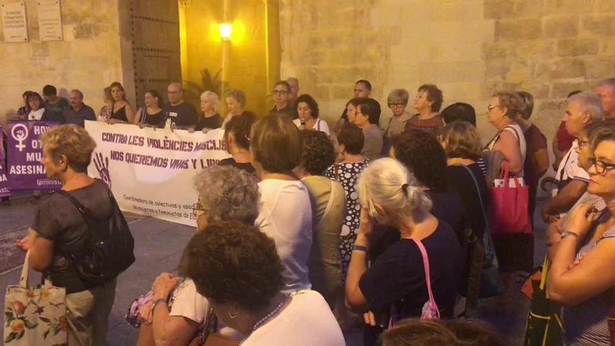 Concentración contra la violencia machista de Elche