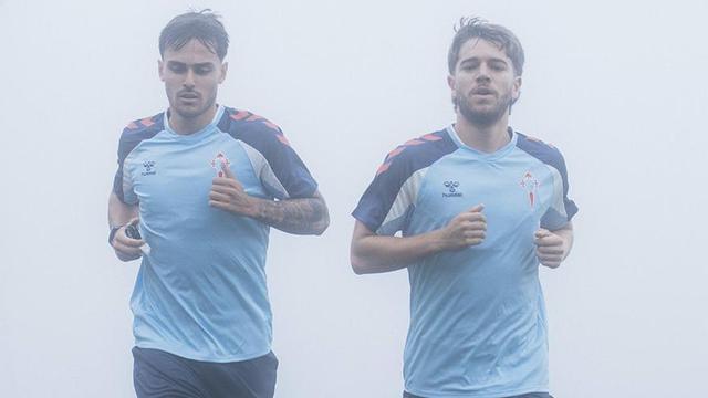 Miguel Román y Sergio Carreira, ayer en Afouteza. | RC CELTA