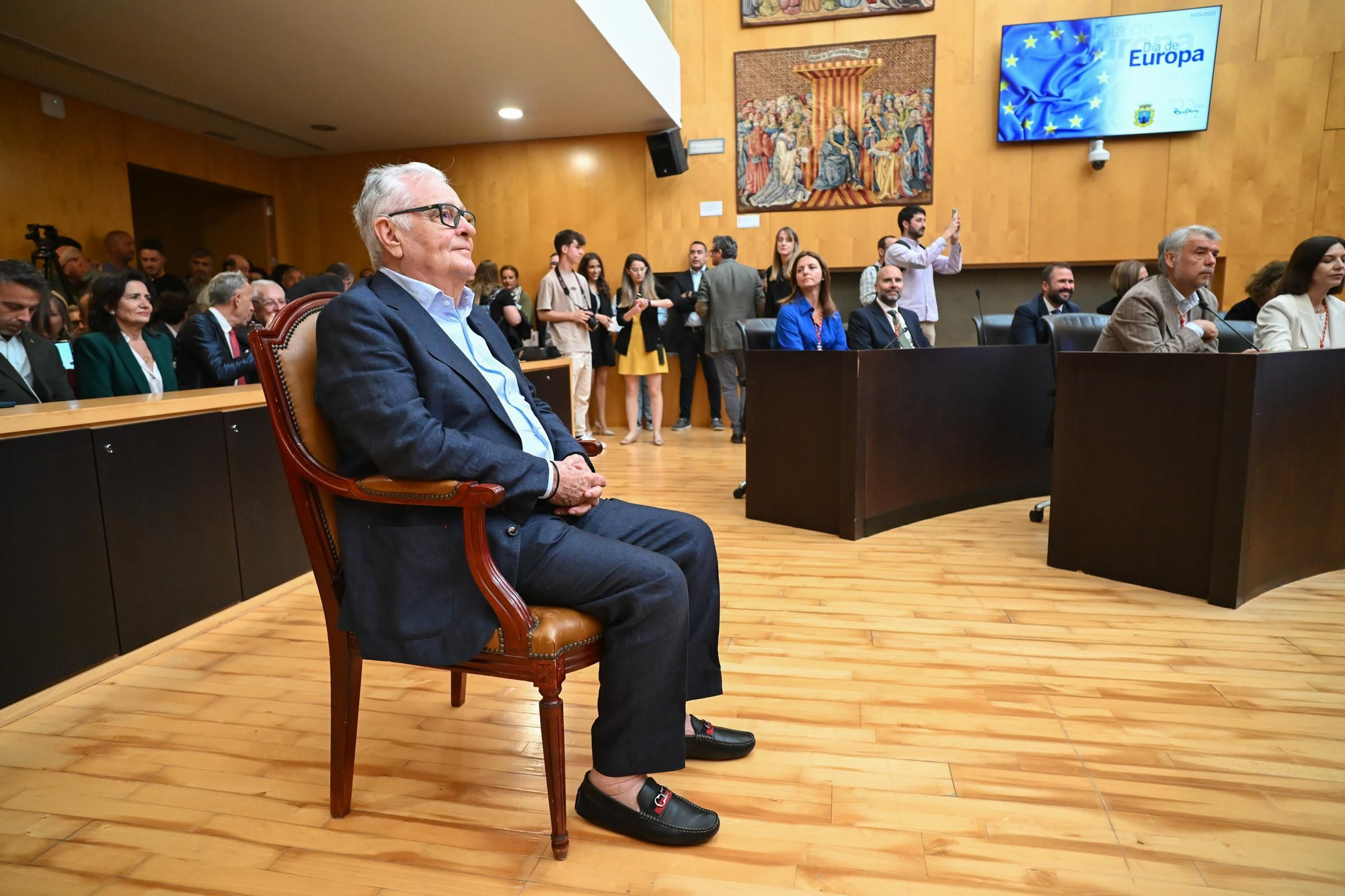 Celebración del Día de Europa en Benidorm y entrega de la distinción a Enrique Ballester