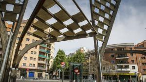 Barcelona ( Barcelones ) 18.04.2014. Barcelona. Report sobre plazas, calles, escuelas y salas con nombres de personajes esclavistas. Arxiu DG. 140418 ex 0136 en la foto: Estacion de metro de Virrei Amat. FOTO: PUIG, JOAN