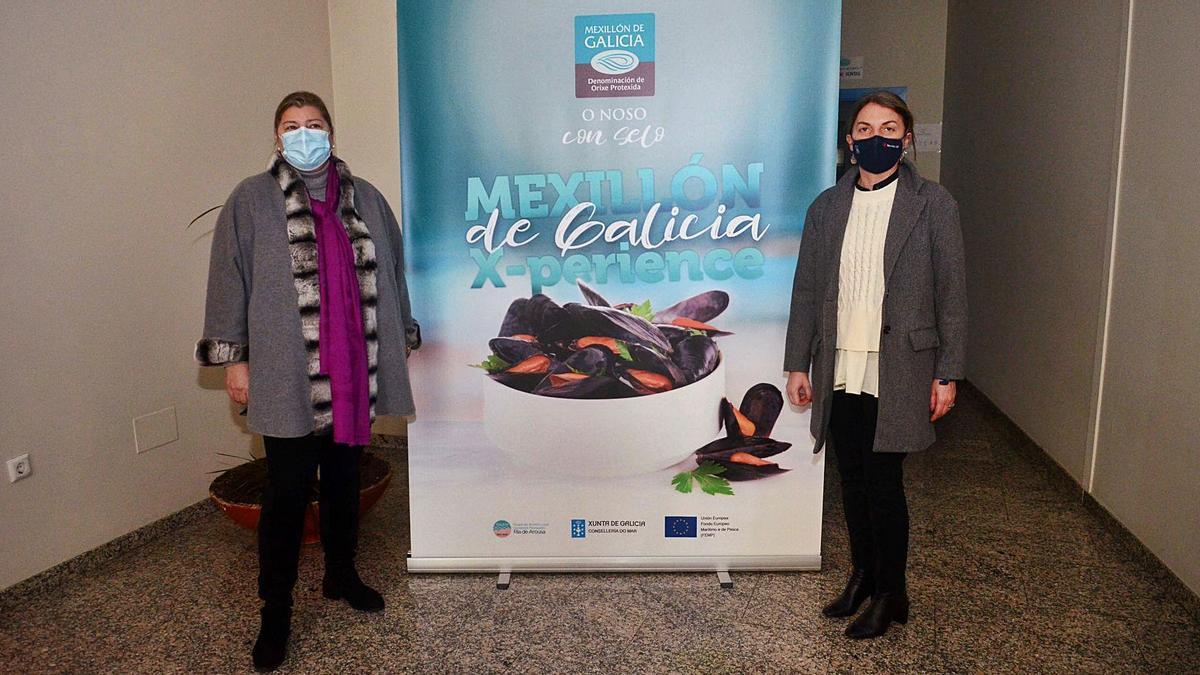 Lina Solla y Luisa Piñeiro, en el edificio Mexillón de Galicia, ayer.