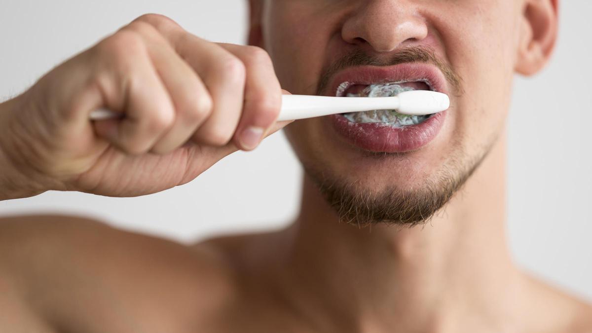 El cepillado regular es la principal herramienta para prevenir enfermedades orales