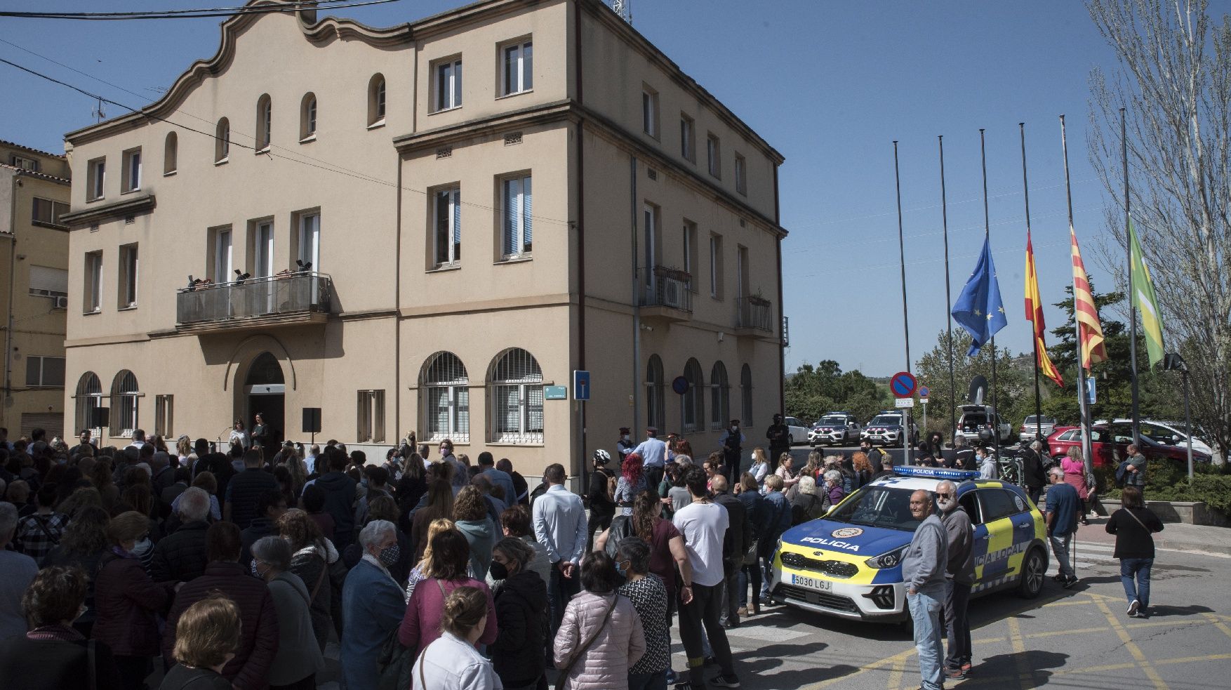 Més de 200 persones es concentren a Vilanova del Camí per rebutjar l'últim crim masclista