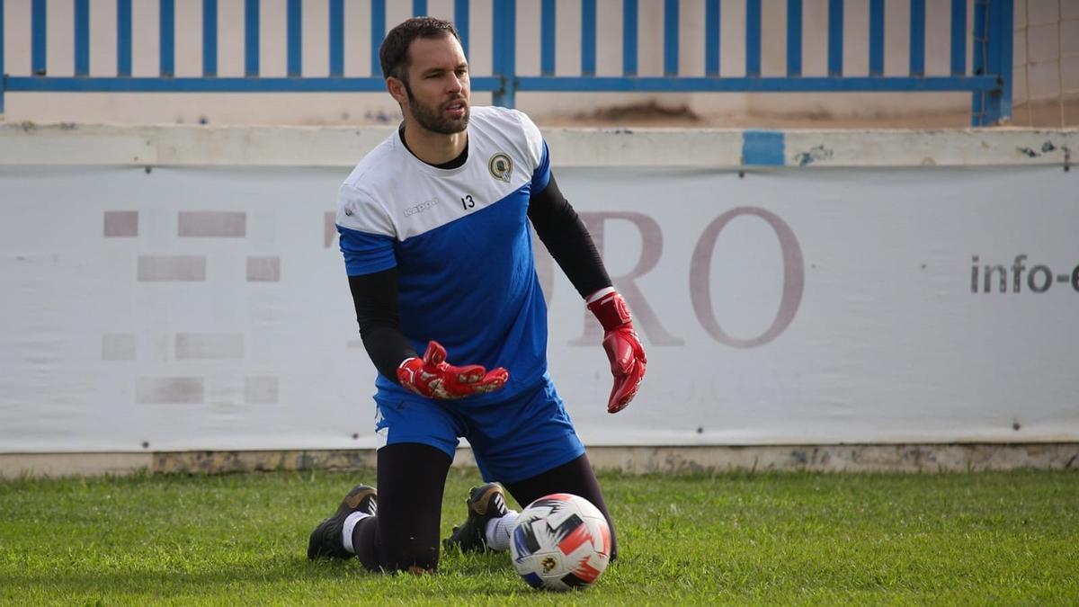 Jesús Fernández, durante un entrenamiento con el Hércules en Villfranqueza.