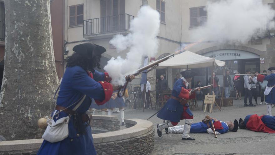 Arbúcies recrea el tradicional Combat de fa més de 300 anys