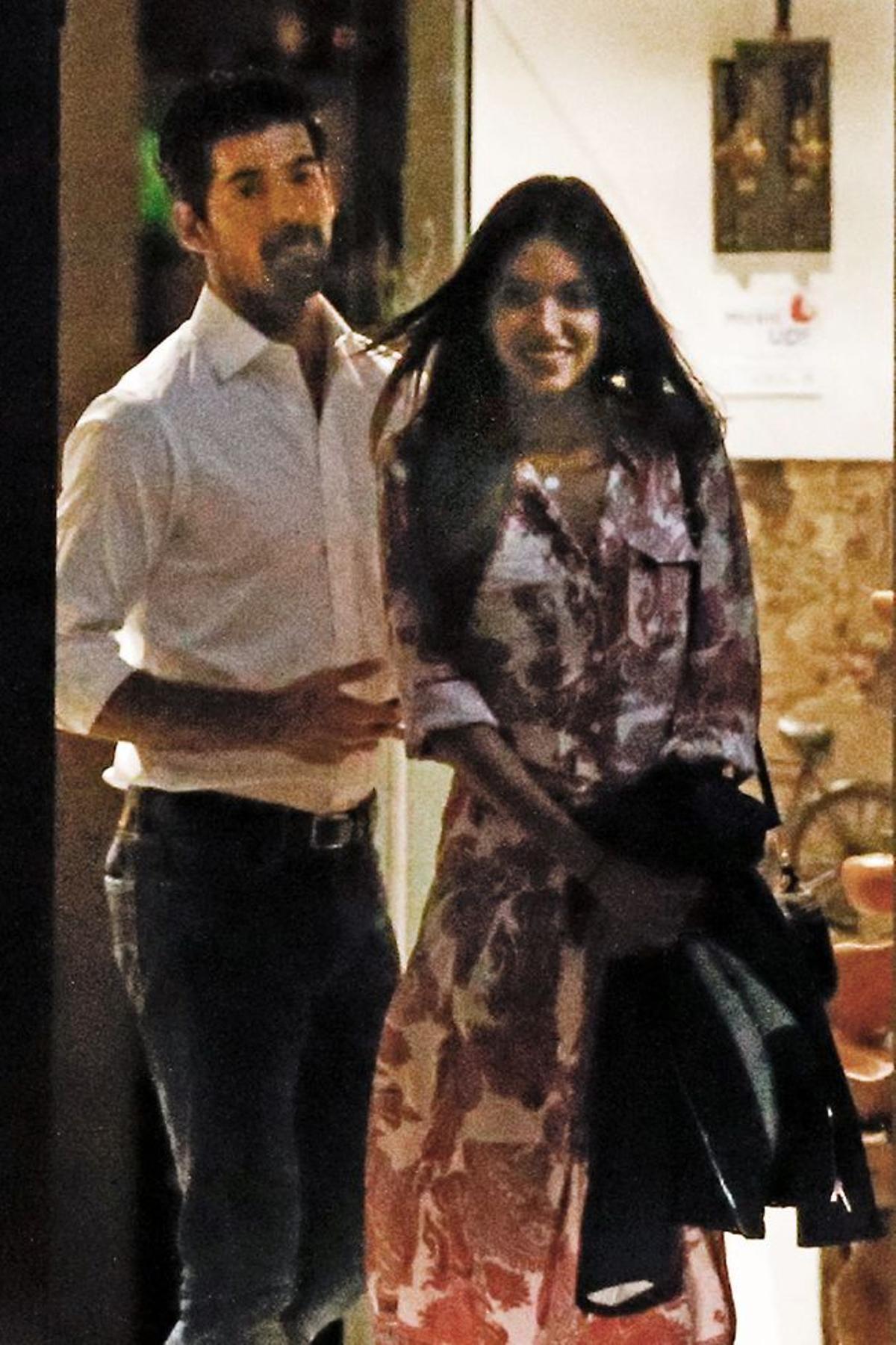 Ana Guerra y Miguel Ángel Muñoz salen de un restaurante madrileño