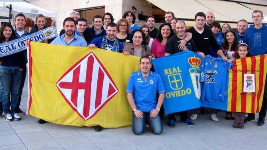 Los miembros de la Peña Oviedista Barcelona. | lne
