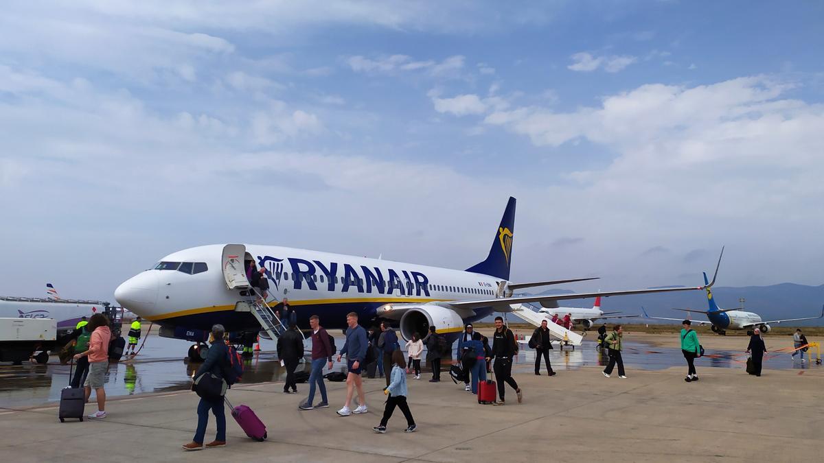 Llegada de pasajeros al aeropuerto de Castellón, procedentes de Dublín.