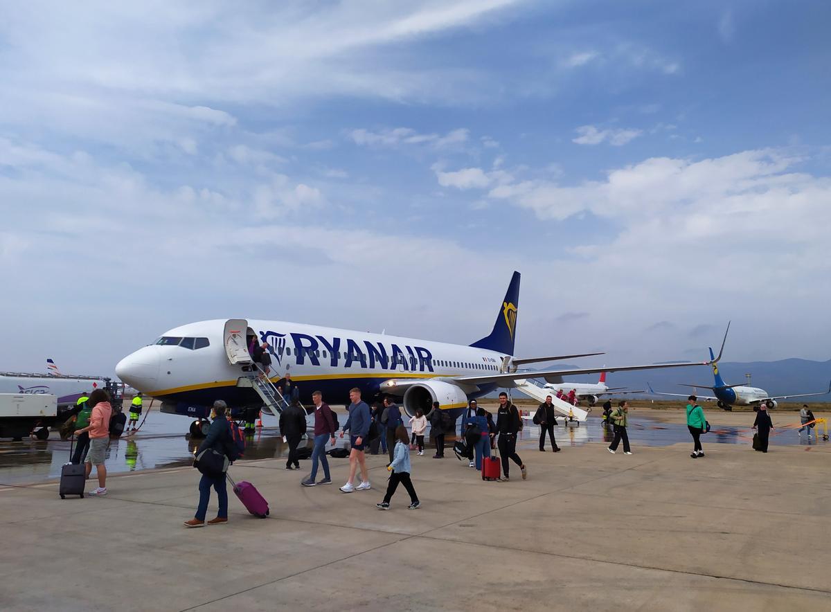 Llegada de pasajeros al aeropuerto de Castellón, procedentes de Dublín.