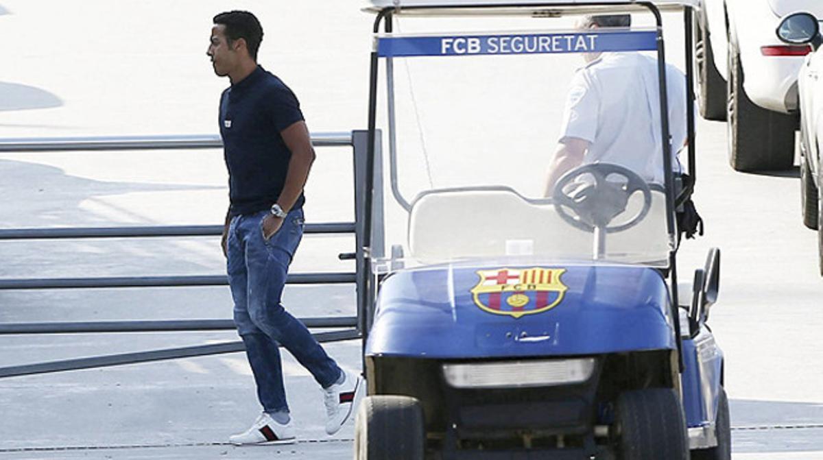 Thiago Alcántara, a l’arribar a la ciutat esportiva del Barça. Thiago Alcántara, a l’arribar a la ciutat esportiva del Barça.