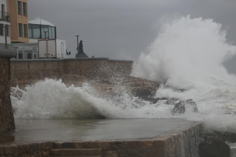 Fort onatge per la llevantada a l'Escala