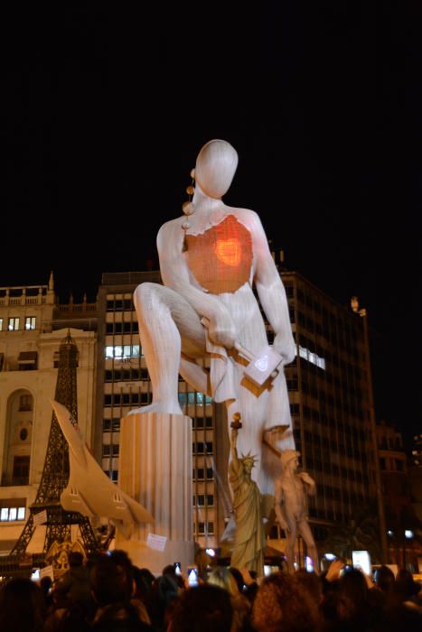 La falla municipal, iluminada