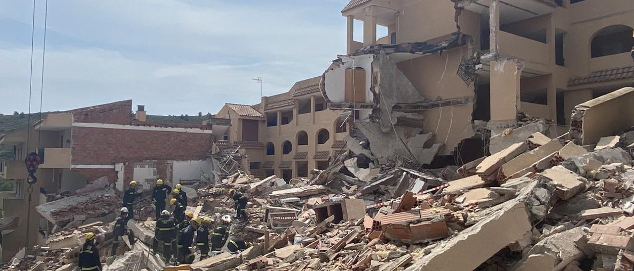 Imagen en la que quedó el edificio derrumbado de Peñíscola y Bienvenido perdiói a su familia.