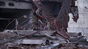 Imagen de archivo de una infraestructura destruida en Jarkóv por un bombardeo ruso en el noreste de Ucrania.