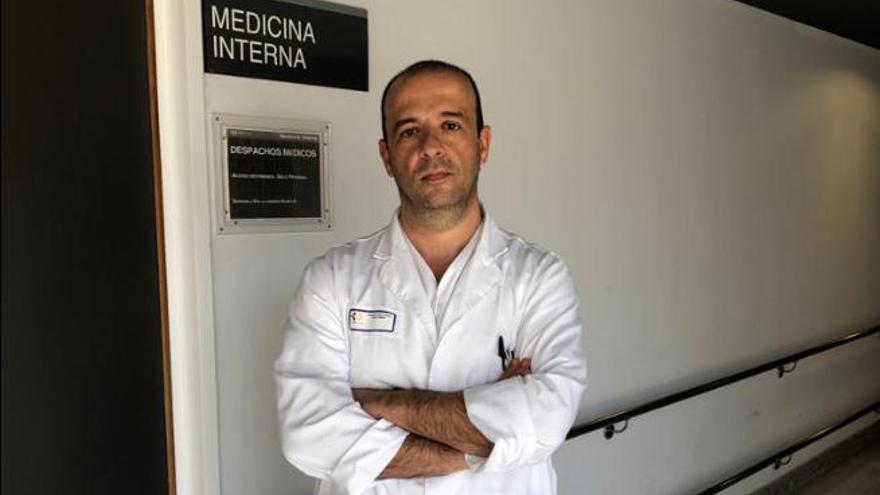 Óscar Sanz en el Hospital Universitario de Gran Canaria Doctor Negrín.