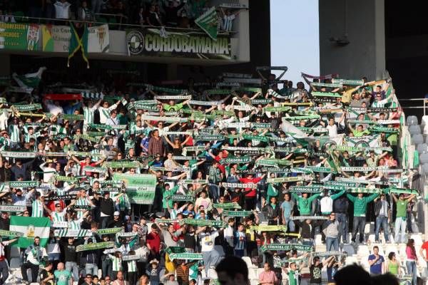 El Córdoba C.F. vence 3 a 1 al Huesca y duerme cuarto