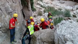 Auxilian a tres adultos y tres niños agotados y sin agua en el Torrent de Pareis