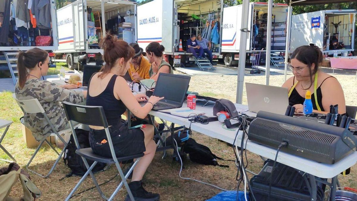 Trabajo y despliegue, ayer, en la explanada del Monte do Cura.