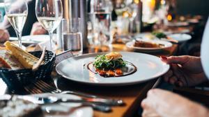 Restaurants i menjadors escolars: ¿és sa menjar fora de casa?