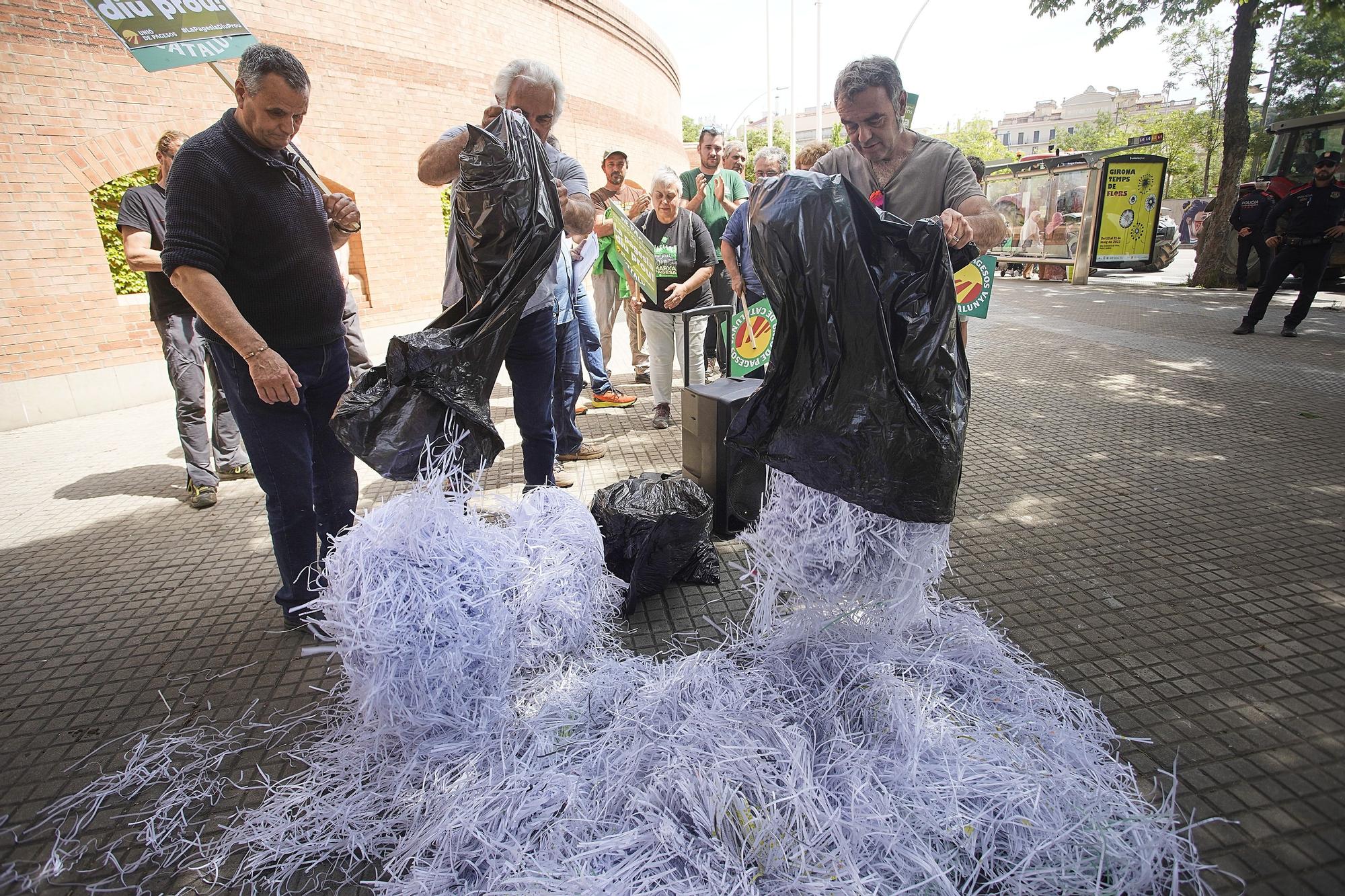 Els pagesos denuncien l'excés de burocràcia