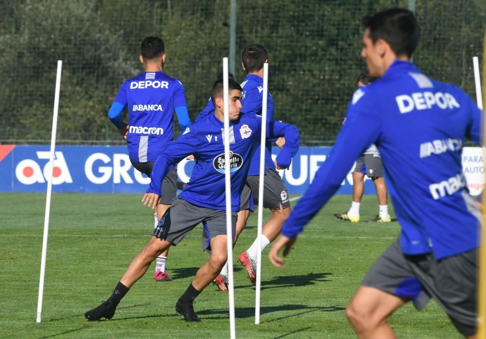 El Dépor se entrena en Abegondo a las órdenes de su nuevo técnico, Luis César Sampedro.  El domingo se enfrenta al Las Palmas, condicionado por numerosas bajan.