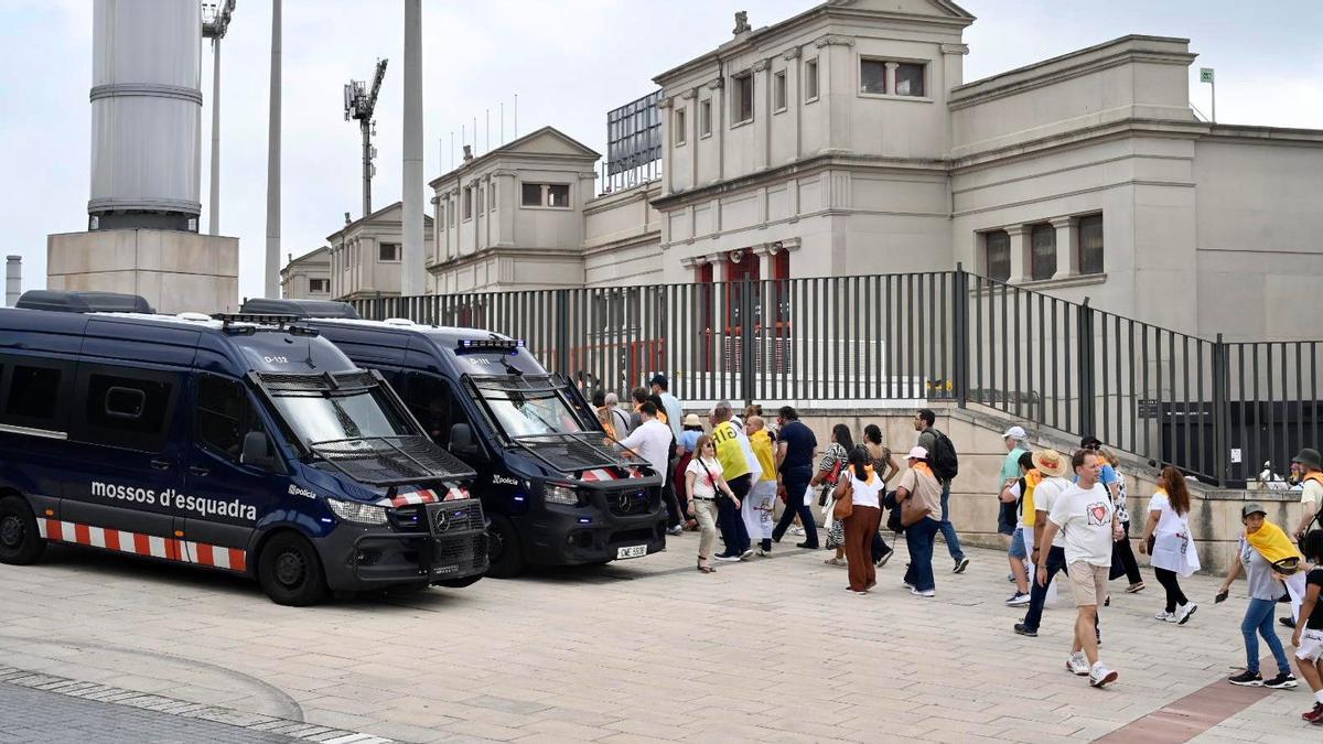 Imagen del dispositivo de seguridad de los Mossos en el Estadi