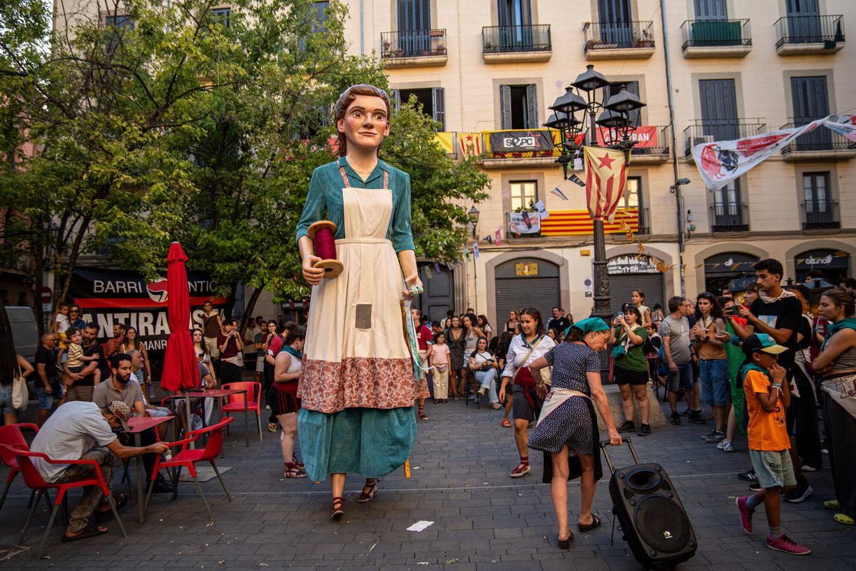 La 35a edició de la Festa Major Alternativa de Manresa arrenca amb l'estrena de la geganta Sibil·la