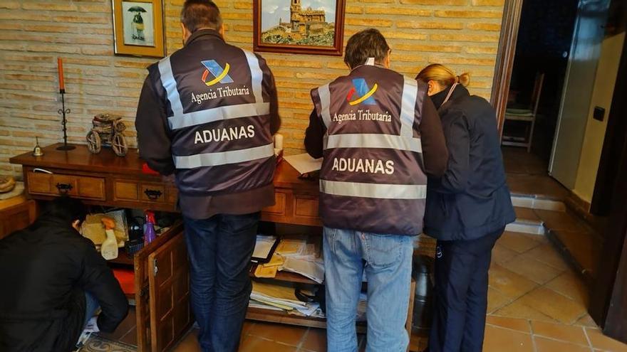 VÍDEO: Registros en un concejo de Asturias en una operación récord contra el fraude del combustible