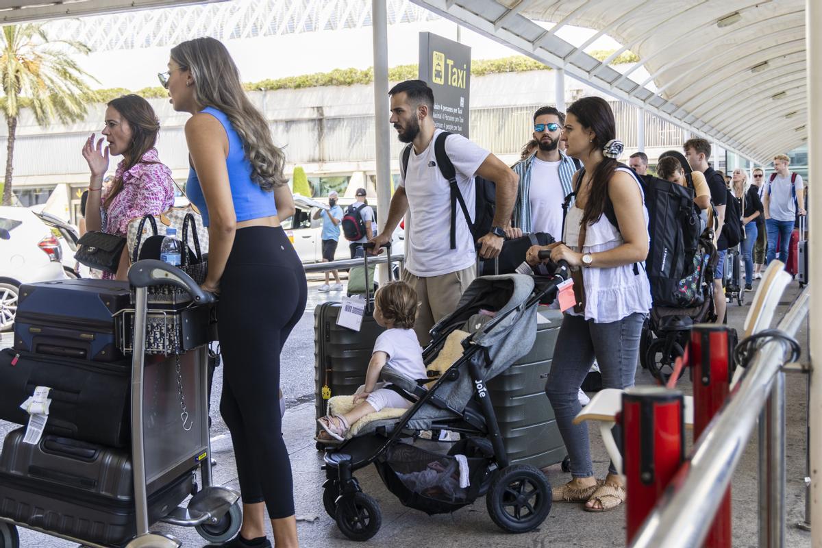 Los aeropuertos recuperan en julio el 92 % del tráfico previo a la pandemia