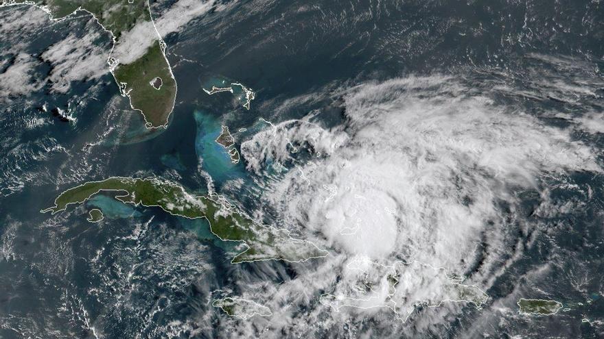 El huracán Isaías a punto de impactar el centro y noroeste de Bahamas