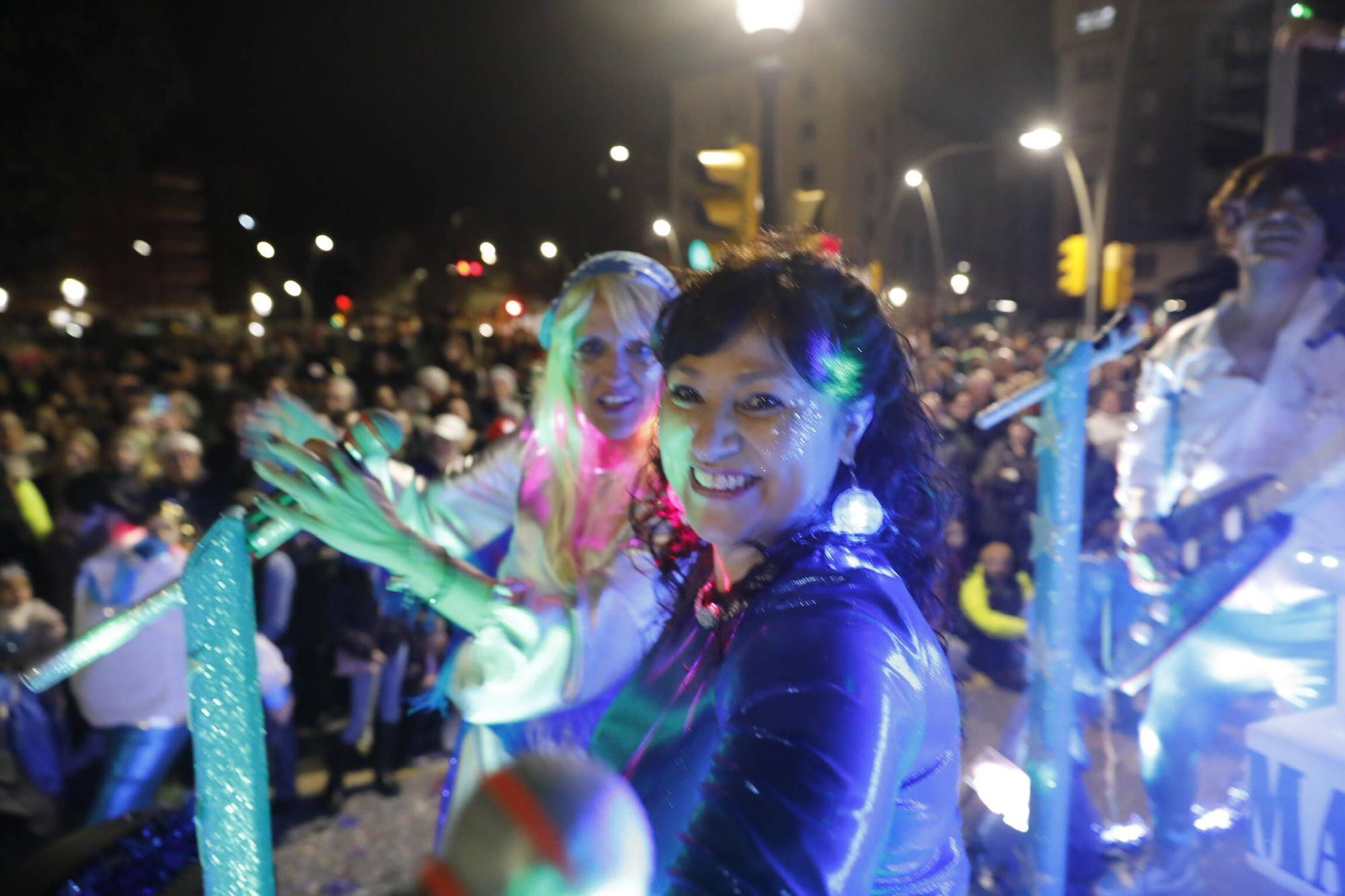 Así fue el multitudinario desfile del Antroxu de Gijón (en imágenes)