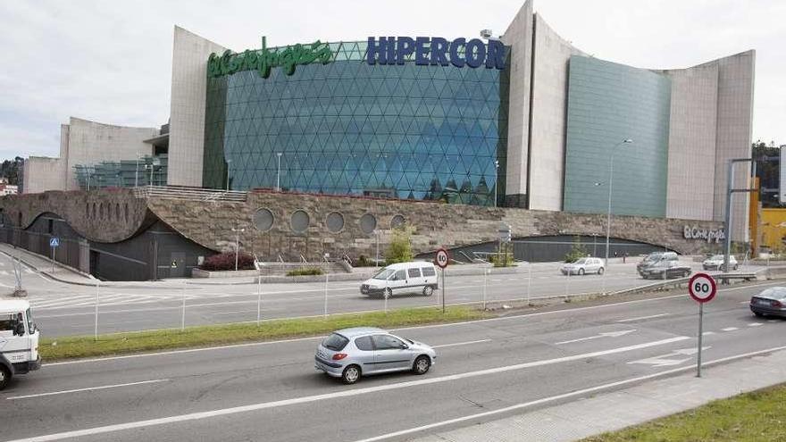 Vista exterior do centro comercial Marineda City da Coruña.