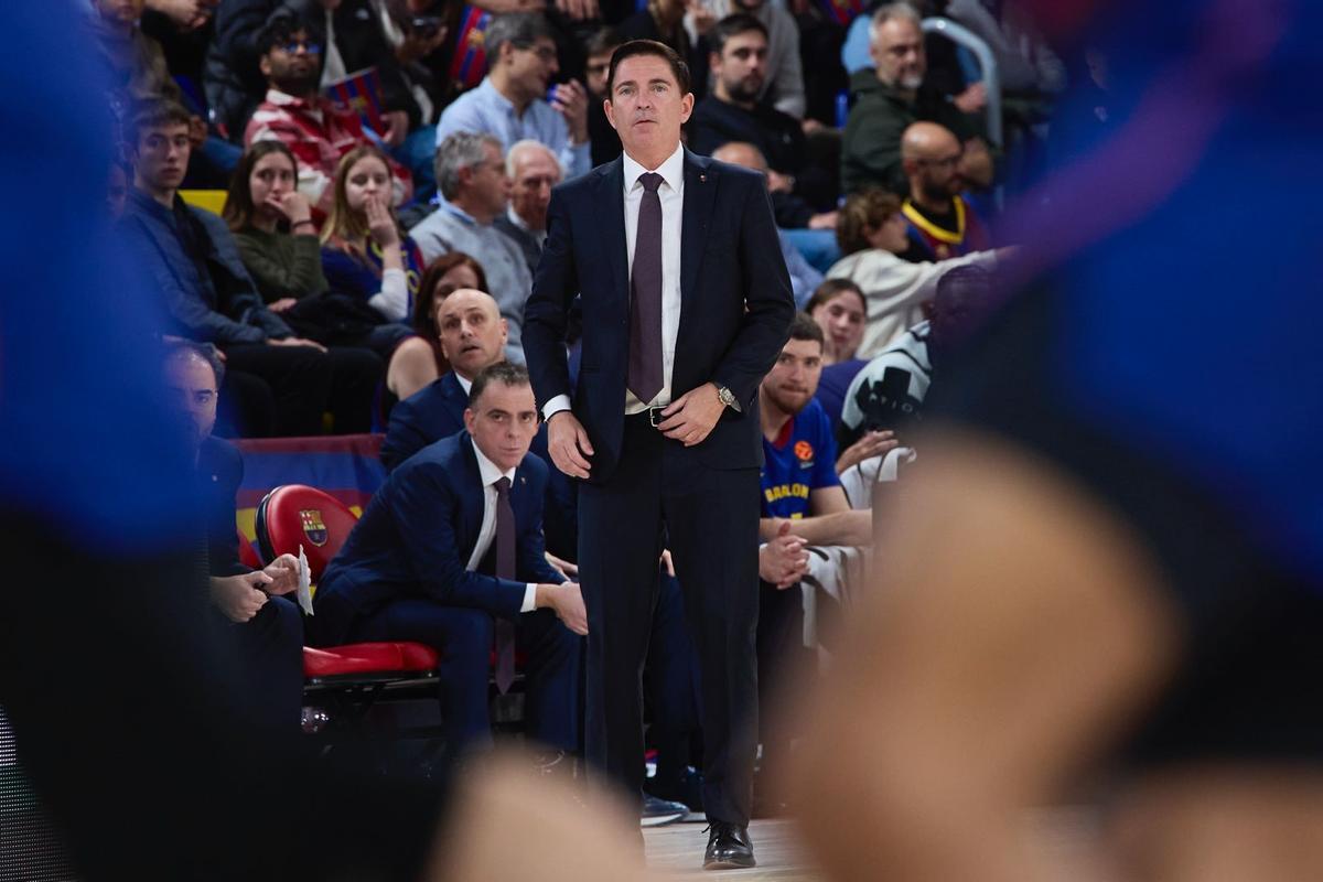 Pascual, en el banquillo del Palau, en su primer encuentro en casa tras su fichaje