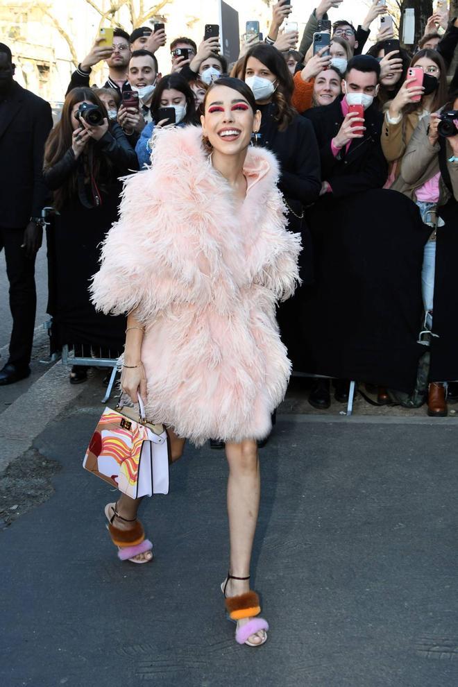 Danna Paola a su llegada al desfile de Fendi en la Semana de la Moda de Milán