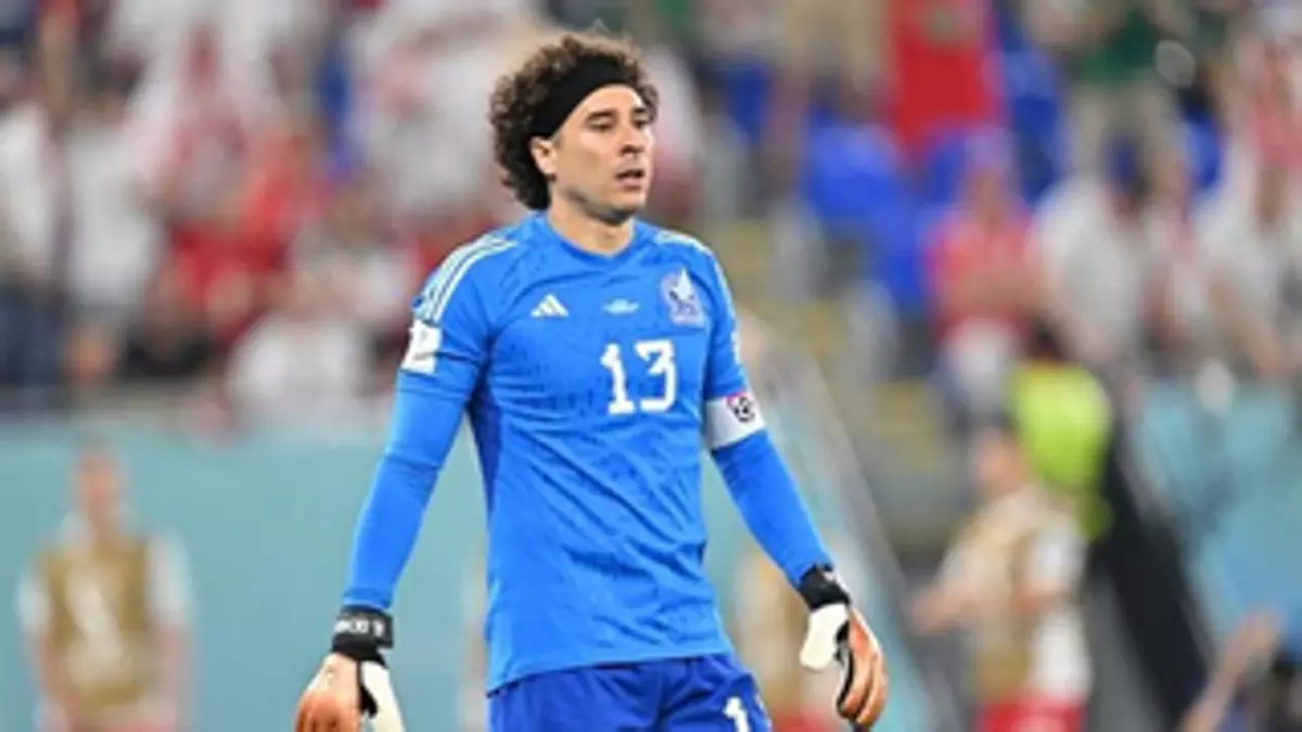 El Real Zaragoza tiene sobre la mesa el ofrecimiento del portero mexicano 'Memo' Ochoa