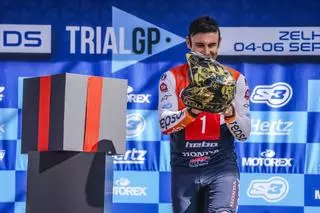 El casco de Toni Bou se viste de oro para celebrar un récord histórico