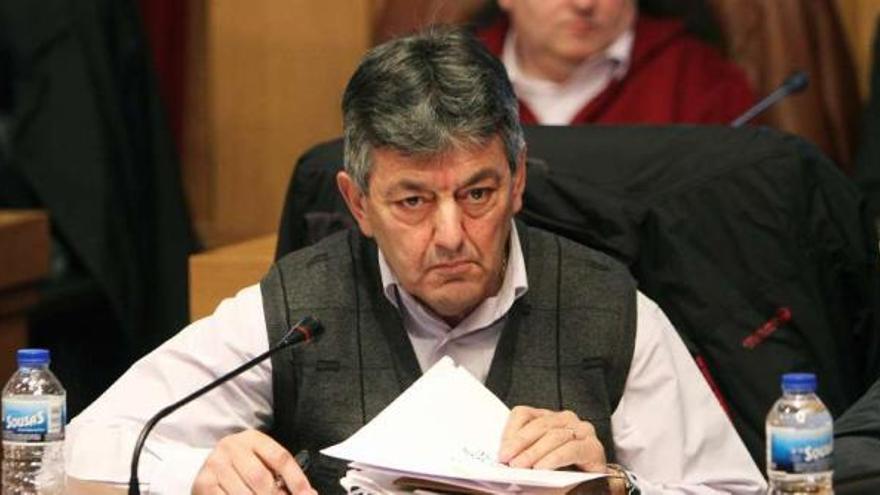 El alcalde de Baltar y diputado, José Antonio Feijóo, en el último pleno provincial.  // Iñaki Osorio