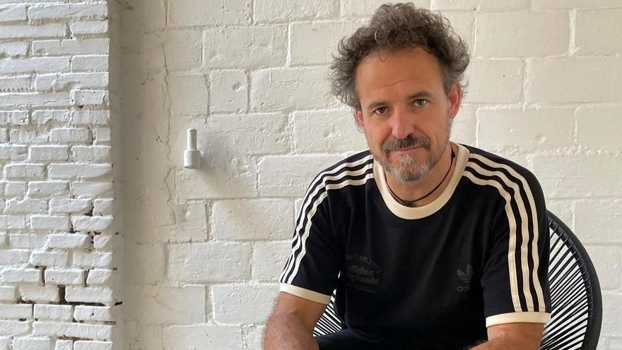 Lluís Riera, escriptor: &quot;Escriure una bona trama és com preparar un truc de màgia&quot;