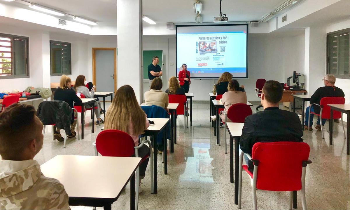 Curso sobre primeros auxilios y RCP básica organizado por CCOO en Córdoba, con la colaboración del Imdeec.