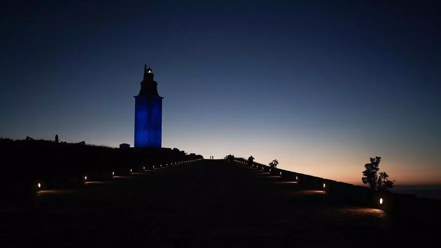 La Torre de Hércules en A Coruña estrena iluminación y sendas accesibles