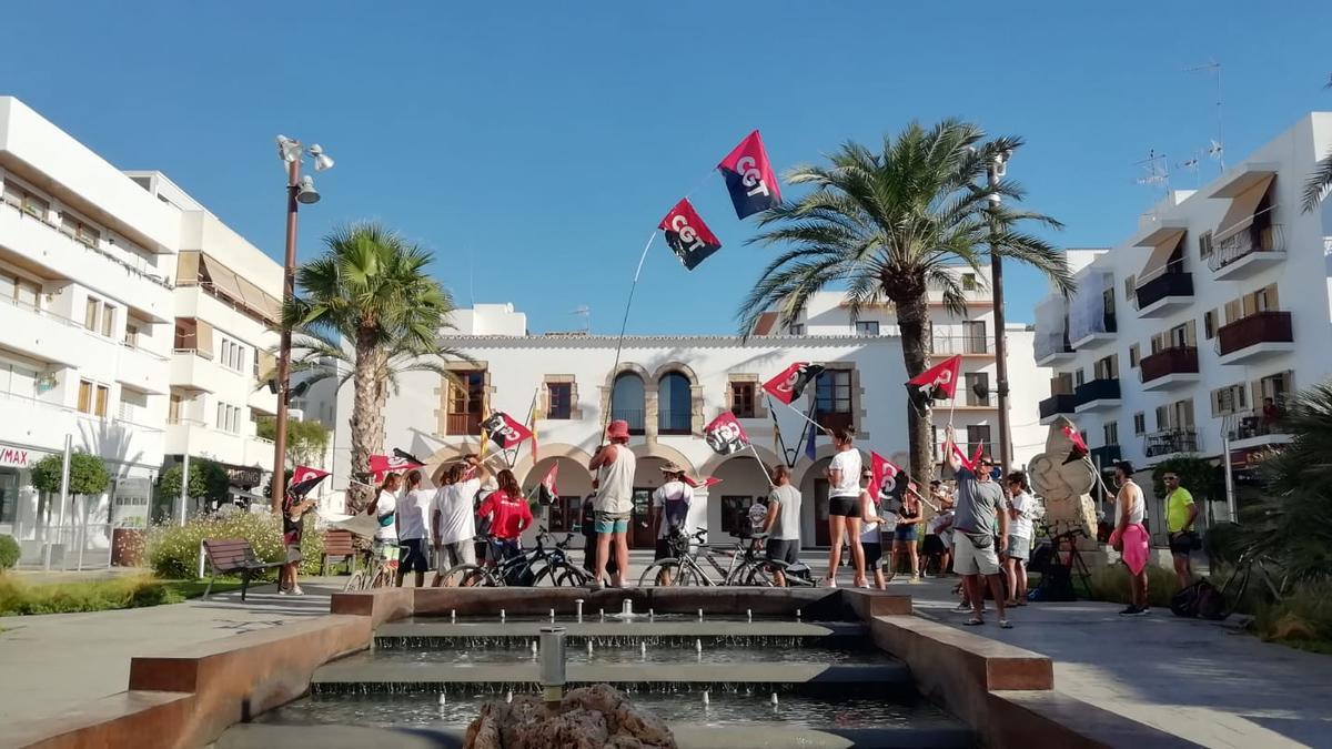 Los socorristas de Cruz Roja en Ibiza denuncian la falta de personal en las playas