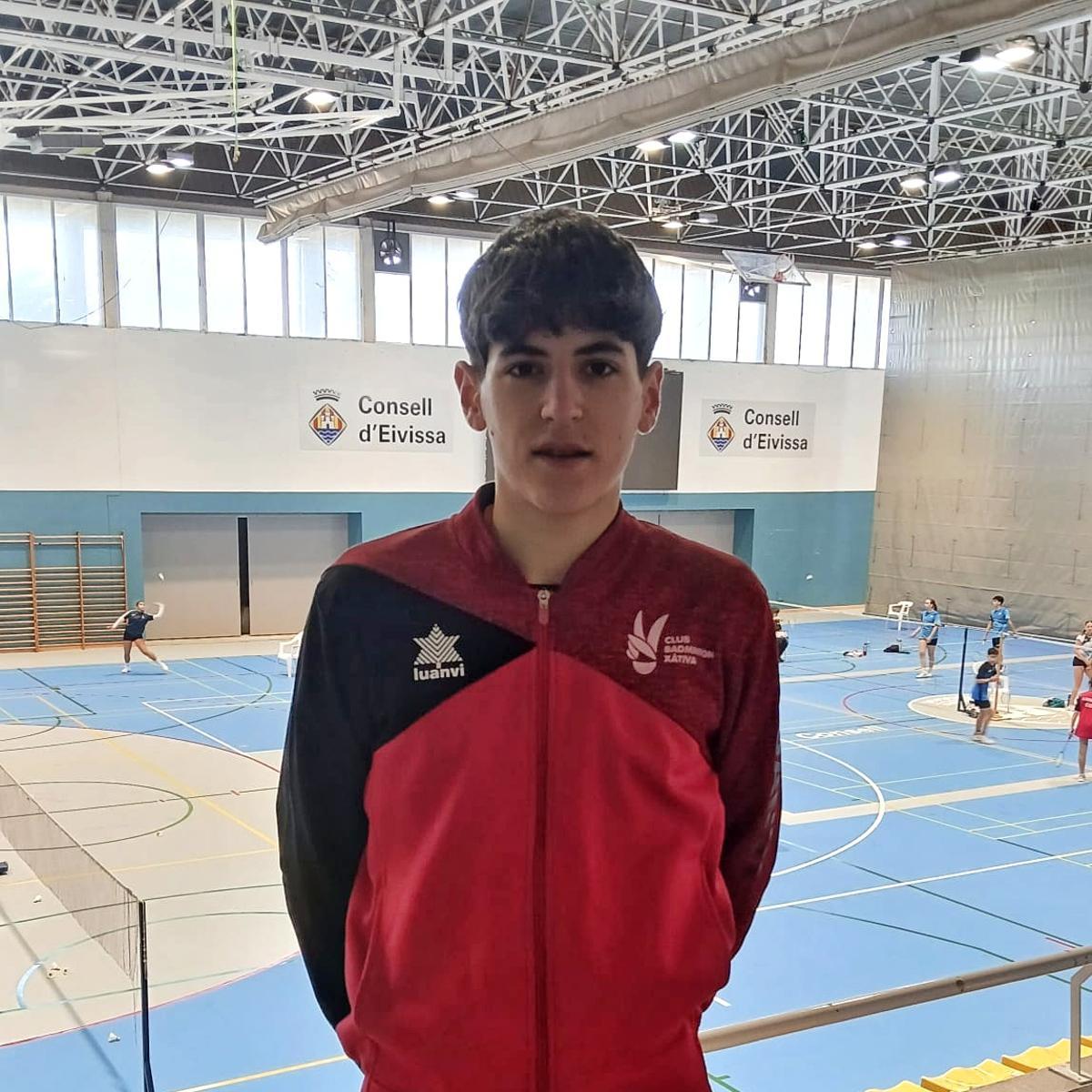 Feliu Terol, del Bádminton Xàtiva, en Ibiza, donde se ha alzado con dos medallas de oro en el Máster Sub-17.